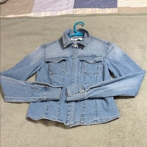 Zara Light Blue Denim Jacket: EXCELLENT CONDITION